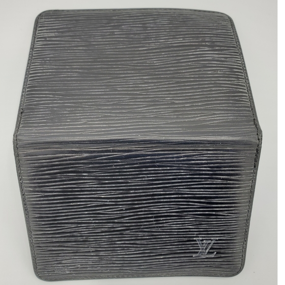 Authentic Preowned LV Epi Card Case - Picture 7 of 8